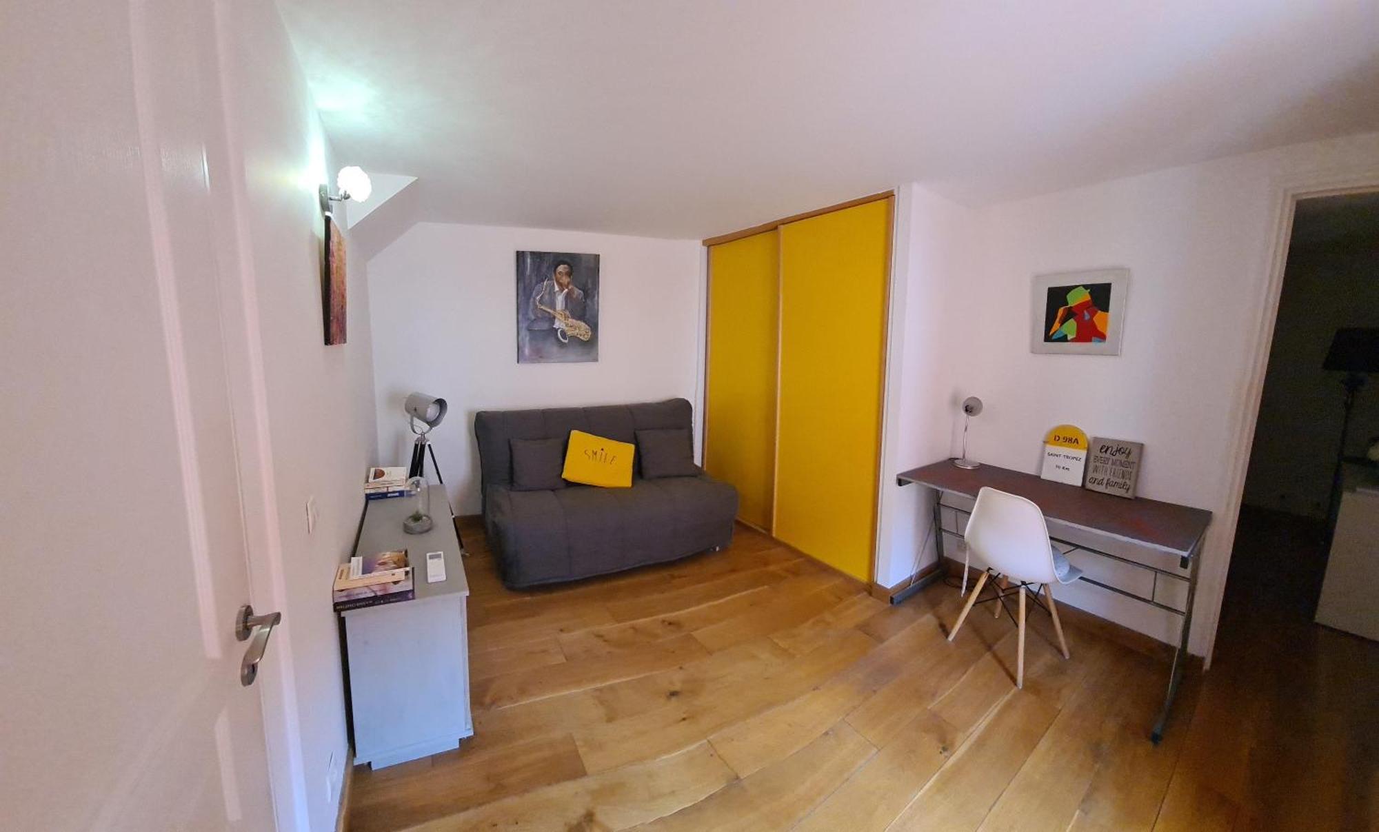 La Tropezienne, Duplex 73 M2, 100 M Du Port, Climatisation, Grande Terrasse Apartment
